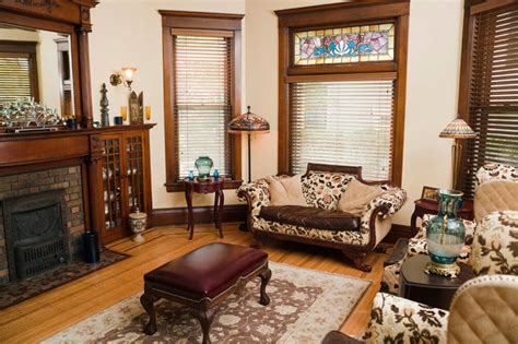 21 Living Rooms With Antique Furniture Home Stratosphere