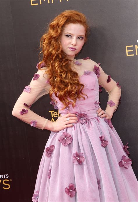 Additionally, her shoe size is speculated to be 5 (us). Starlet Arcade: Francesca Capaldi