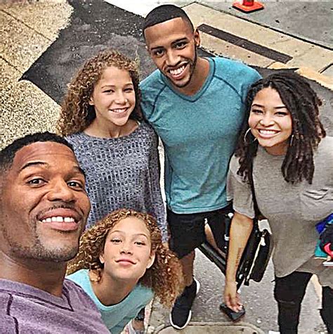 He got married to his first wife the couple had a daughter called tania and a son michael strahan jr. Michael Strahan - Net Worth, Salary, Girlfriend, Height, Age, Wiki