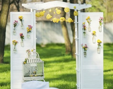 How To Decorate A Wedding Arch With Flowers
