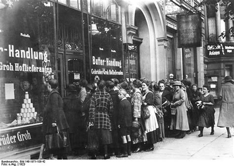 Seit dem ausbruch des ersten weltkriegs 1914 hatte der deutsche staat immer mehr geld gedruckt, um die immensen kriegskosten finanzieren zu können. Warnung vor der Inflation - e-politik.de