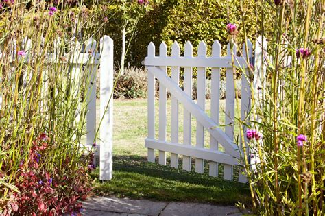 Choosing The Perfect Wooden Trellis Panels For Your Perennial Garden