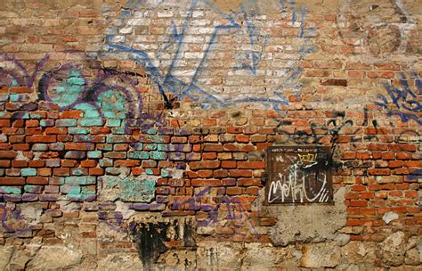 8400 Graffiti Brick Wall Stock Photos Pictures And Royalty Free Images