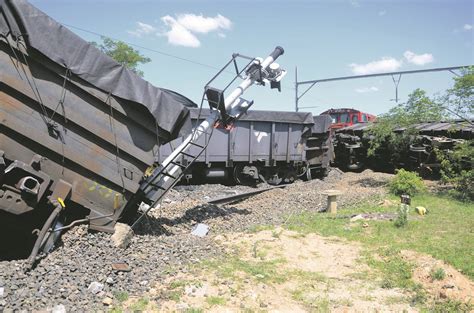 3 Injured After 2 Trains Collide Daily Sun