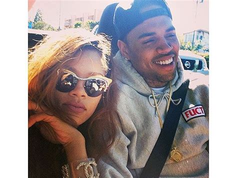 Rihanna Chris Brown Break Up Couple Poses For Instagram Picture Chris Brown And Rihanna