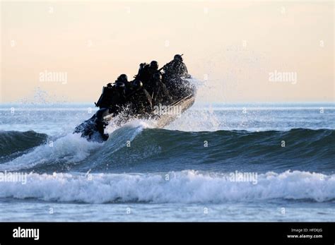 Navy Seals Sqt Hi Res Stock Photography And Images Alamy