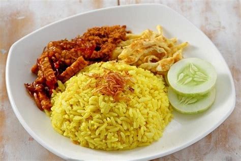 Je hoort het alleen bij hele speciale gelegenheden te eten maar waarom is me een raadsel. Nasi Kuning Ketan Betawi / Bagaimana Bikin Nasi Uduk Betawi Magic Com Yang Spesial Resep Nasi ...
