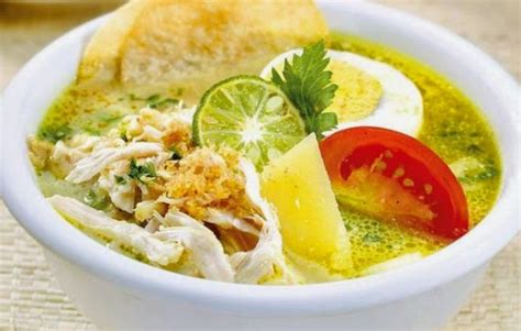 Pindahkan nasi goreng ke atas piring saji, taburkan bawang goreng di atasnya. Resep Soto Ayam Lamongan, Jawa, Madura, Banjar, Bening, Kuning Dan Santan | resep masakan ...