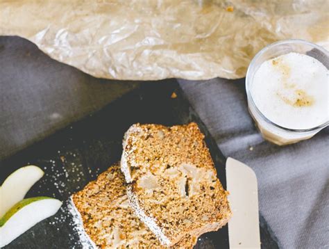 Walnusskerne grob hacken, mit übrigem zucker (2 el) in einer pfanne ohne fett karamellisieren. 3 Zutaten für mehr Aroma im Birnen-Walnuss-Kuchen - Ich ...