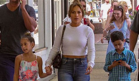 Jennifer Lopez Y Sus Hijos Max Y Emme Compartieron Un Fin