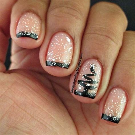 Essie s gel nail polish formula is only two steps color then a top coat. 60 Awesome Christmas Nail Art Designs