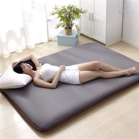 A futon mattress can be placed on a mattress foundation, directly on the floor, or onto a when on a futon frame, the mattress can be converted from a sitting to lying position thereby serving as both. Best Japanese Futon of 2020 - Japanese Futons Buying Guide ...