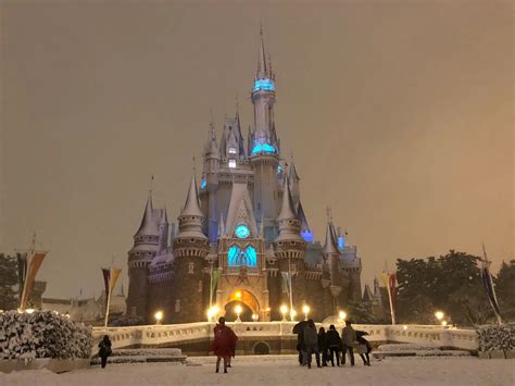 The Tokyo Disney Resort Turns Into A Winter Wonderland ~ Daps Magic