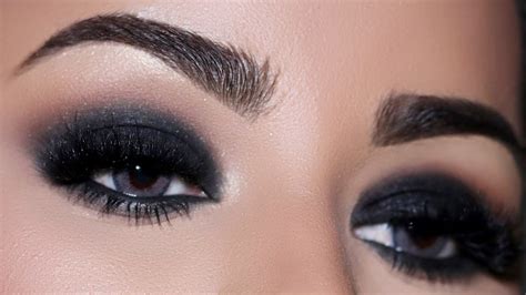 How To Do The Perfect Smokey Eye Makeup