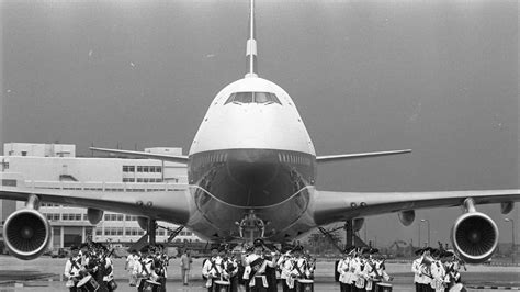 Cathay Pacific Welcomes Its First Boeing 747 At Kai Tak Airport In