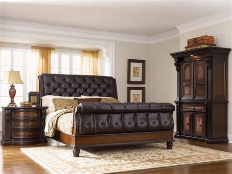 Constructed with sustainably sourced north american hickory, the fairmont bedroom collection captures the creative spirit of elegant. Fairmont Designs Grand Estates Queen Sleigh Bed w/ Leather ...