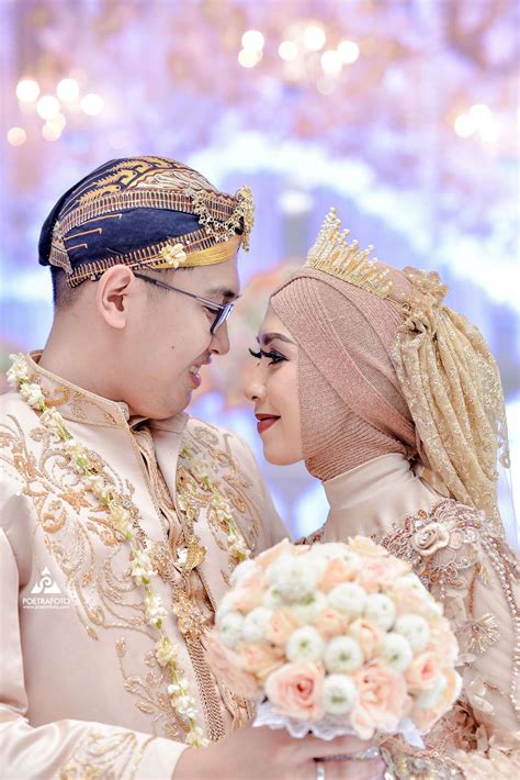 Traditional jawa hijab pengantin pernikahan rias wajah pengantin. WEDDING JAWA HIJAB: 37+ Foto Pengantin Adat Jawa Muslimah ...