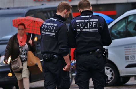 Die zeiten des kundendienstes können unterschiedlich ausfallen. Winnenden: Polizei fahndet nach bewaffnetem Bankräuber ...