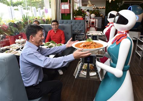 Singapore Restaurant Hires Robot Waiters Singapore News Asiaone