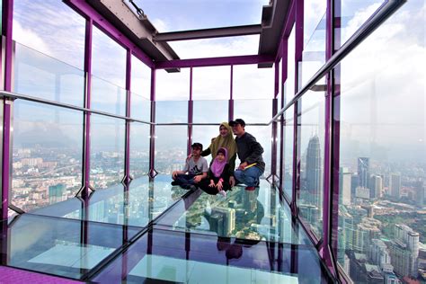 The kl tower (aka the menara kuala lumpur) is one of the most iconic sights in kuala lumpur and is visible from most parts of the city. Places to visit at Menara Kuala Lumpur Tower (KL Tower ...