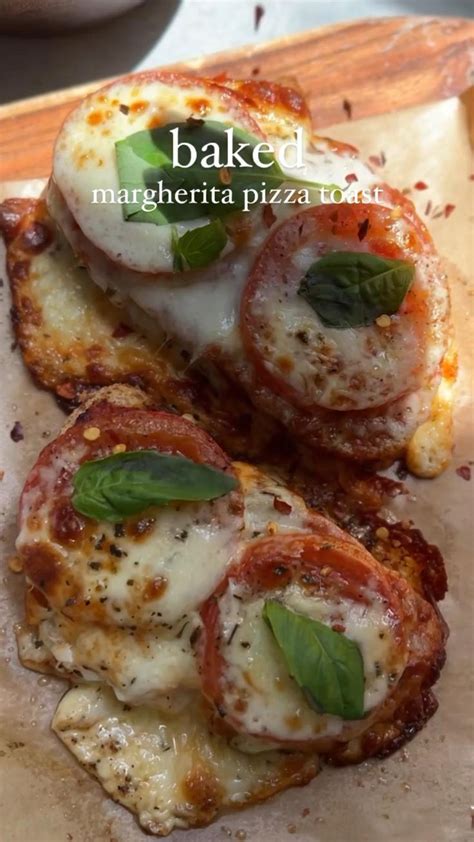 Baked Margherita Toast 🥖 Healthy Lunch Snacks Healthy Snacks Recipes