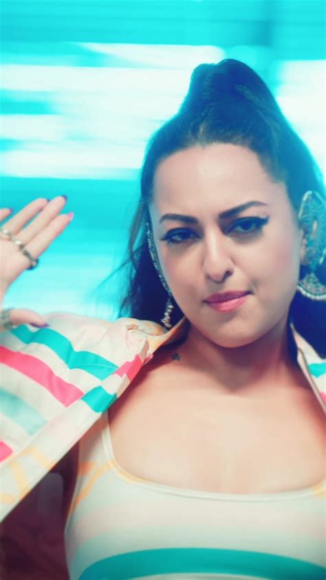 Hot 🔥 Sonakshi Sinha Comment Your Fantasy Rsexysona