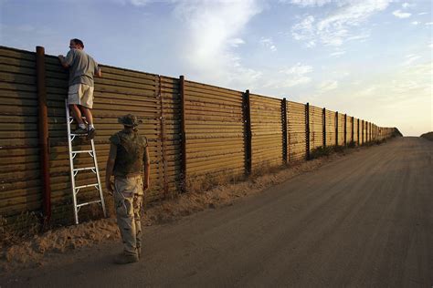 Immigration Experts Explain What An Effective Border Wall Actually