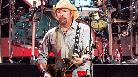 toby keith shares positive update on his stomach cancer diagnosis entertainment tonight