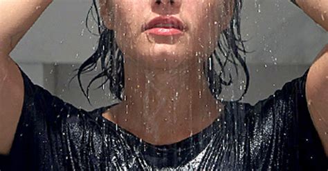Demi Lovato Goes Nude Makeup Free In Vanity Fair Photo Shoot Video