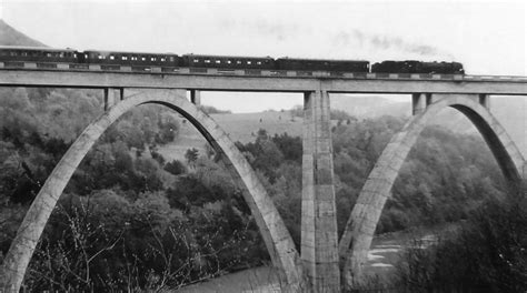 En 1964 Un Express Sur Le Viaduc De Longeray