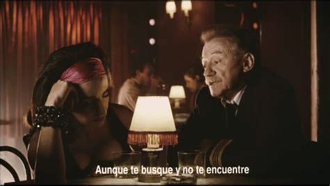 Oliverio es un poeta treintañero que sobrevive editando poesía comercial mientras recorre buenos aires. EnAzul: El Lado Oscuro del Corazón