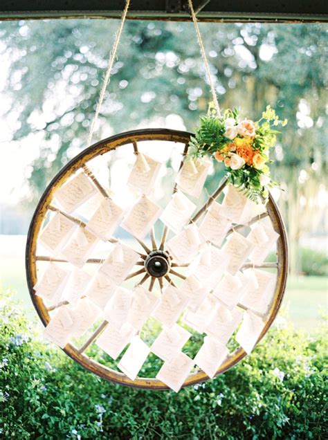 Creative Rustic Wagon Wheel Wedding Decoration Ideas