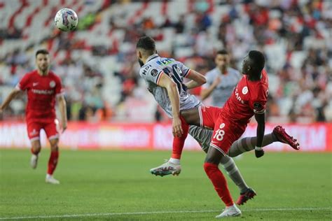 Antalyaspor Başakşehir maçında gol sesi çıkmadı