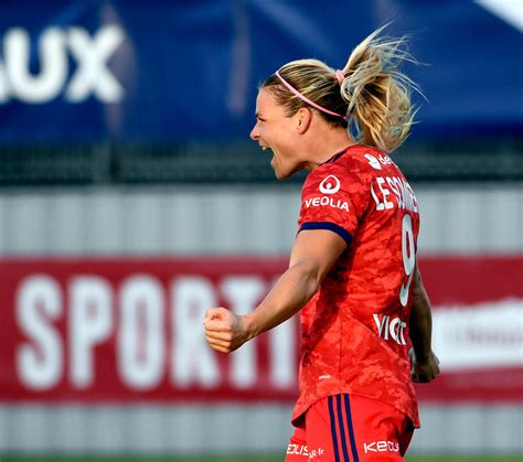 Football Eugénie Le Sommer ouvre son compteur de la plus belle des