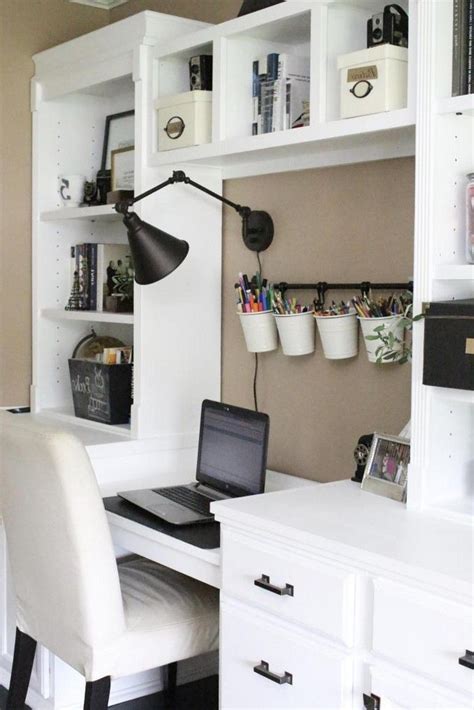 Our fingers are itching for a craft room makeover. 40+ Stunning Farmhouse Craft Room Decorating Ideas | Home ...
