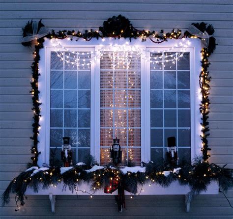 20 Inspired Christmas Window Decoration Ideas Lovetoknow