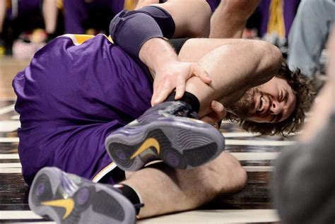 Lakers Pau Gasol Sufre Un Esguince En El Tobillo Derecho