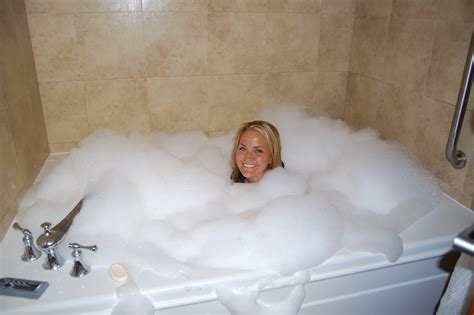 Lets first understand how they work: Rachel | jacuzzi tub bubble bath | Lcrward | Flickr