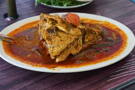 Rohkem majutuskohast restoran kari kepala ikan tiga. D'Warees Resipi - Restoran Kari Kepala Ikan Sedap Di Shah ...