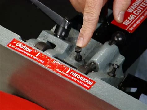 How to Adjust a Jointer | how-tos | DIY