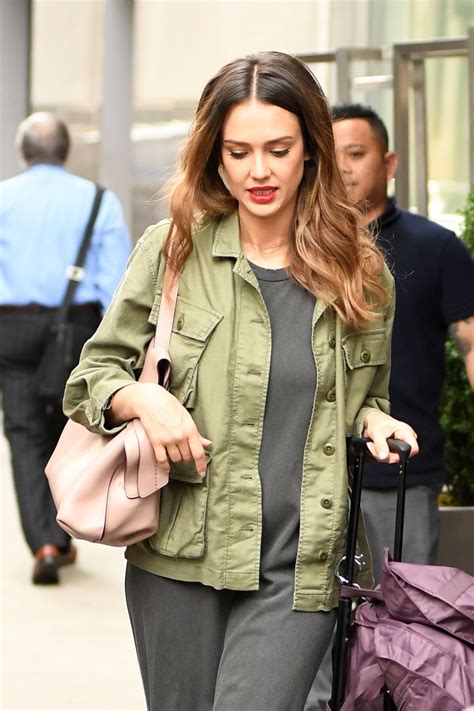 Jessica Alba Casual Style Arriving At Her Hotel In New York 0615