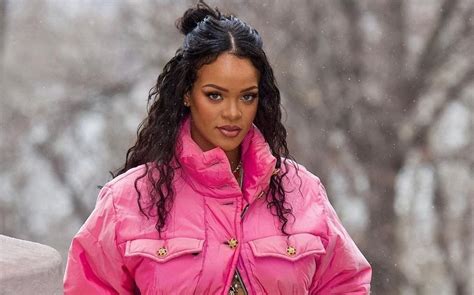 Rihanna Y El Millonario Look Con El Que Anunció Su Embarazo Chic Magazine