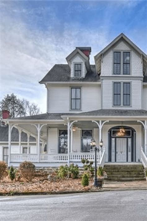 1865 Victorian For Sale In Hendersonville North Carolina — Captivating
