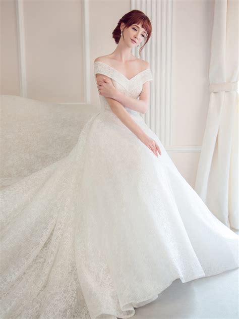 Looking for a simple wedding dress that does not compromise on style? Top 6 Simple Classic Wedding Gowns For The Modern Bride ...