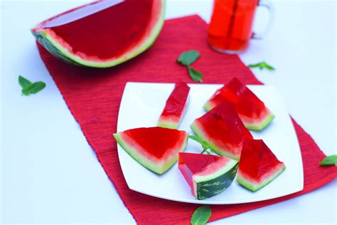 Watermelon Jell O Shots The Boozy Surprise Every Party Needs Diy Ways