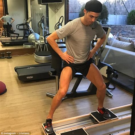 Real Madrid Star Cristiano Ronaldo Enjoys Workout Session Daily Mail
