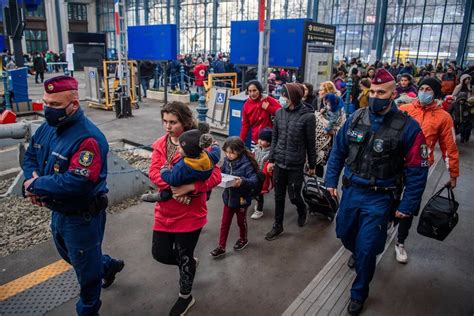 Almost 90 Thousand Ukrainian Refugees Arrived In Hungary Photos Daily News Hungary
