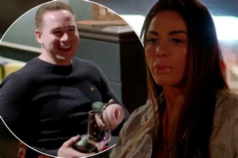Kieran Hayler Cant Hide Massive Tattoo Of Ex Katie Price As He Goes For A Topless Jog Mirror