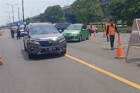 Tol Japek Padat Contra Flow Diperpanjang Dari Km Hingga Km Arah