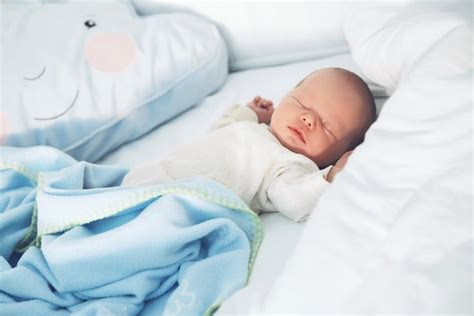 Las Posiciones Más Adecuadas Para Dormir A Un Bebé Recién Nacido